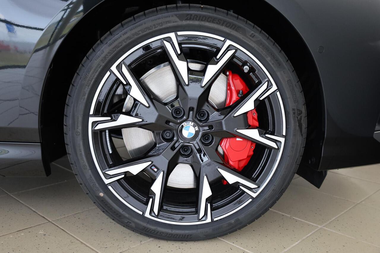 BMW 1-SERIE 120 M Sportpakket Pro | Alcantara | Head-Up | Harman Kardon | 360 camera | Iconic Glow | Dodehoekdetectie | Stoelverwarming | Comfort Access | Ekris Selection