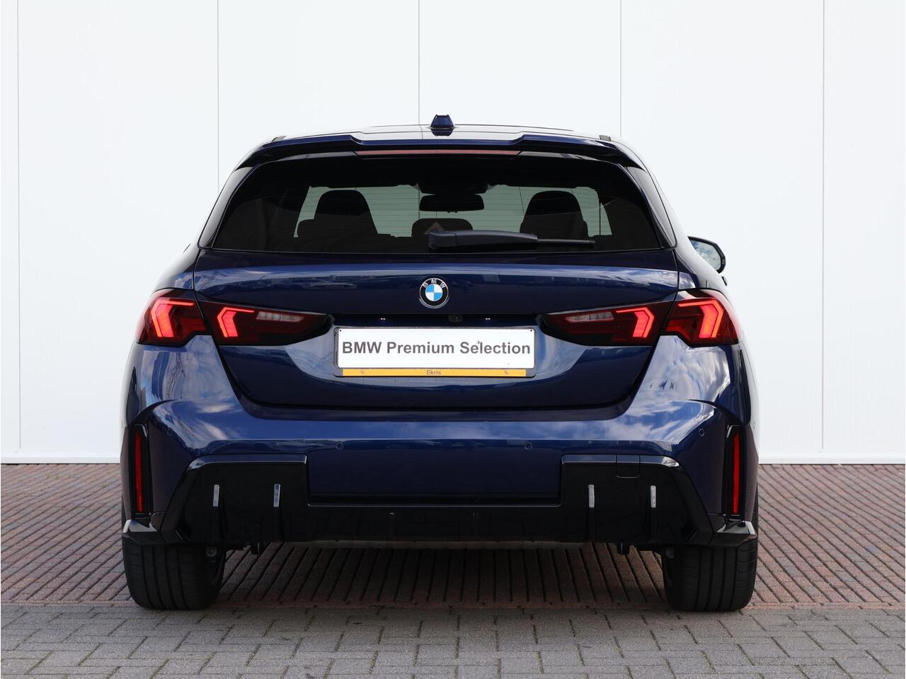 BMW 1-SERIE 120 M Sport Design Edition M Sport Pro | Stuurwiel verwarmd | Pano | Head-Up | Harman-Kardon | M Sportstoelen | Ekris Selection