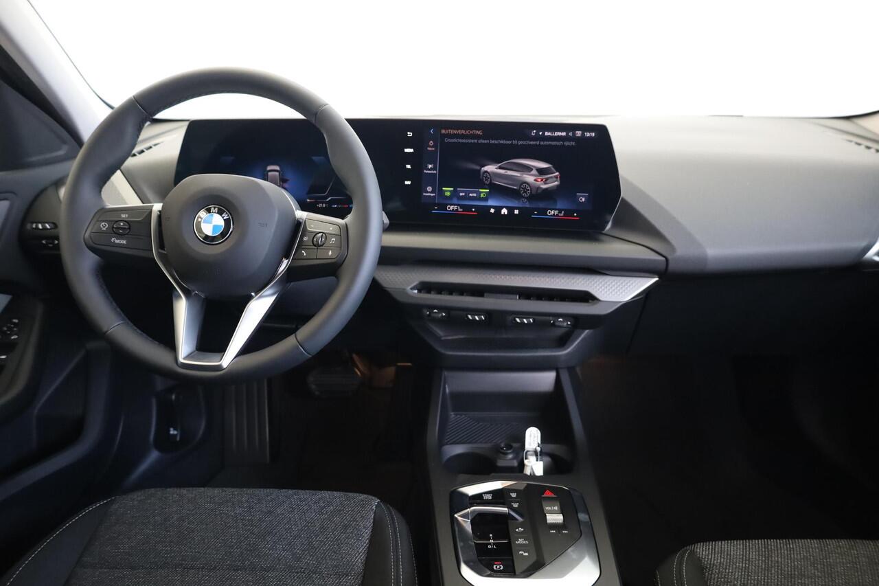 BMW 1-SERIE 120 M Sport Design Edition | Stoelverwarming | Dodehoekdetectie | Comfort Access | Achteruitrijcamera | Adaptieve LED | Ekris Selection