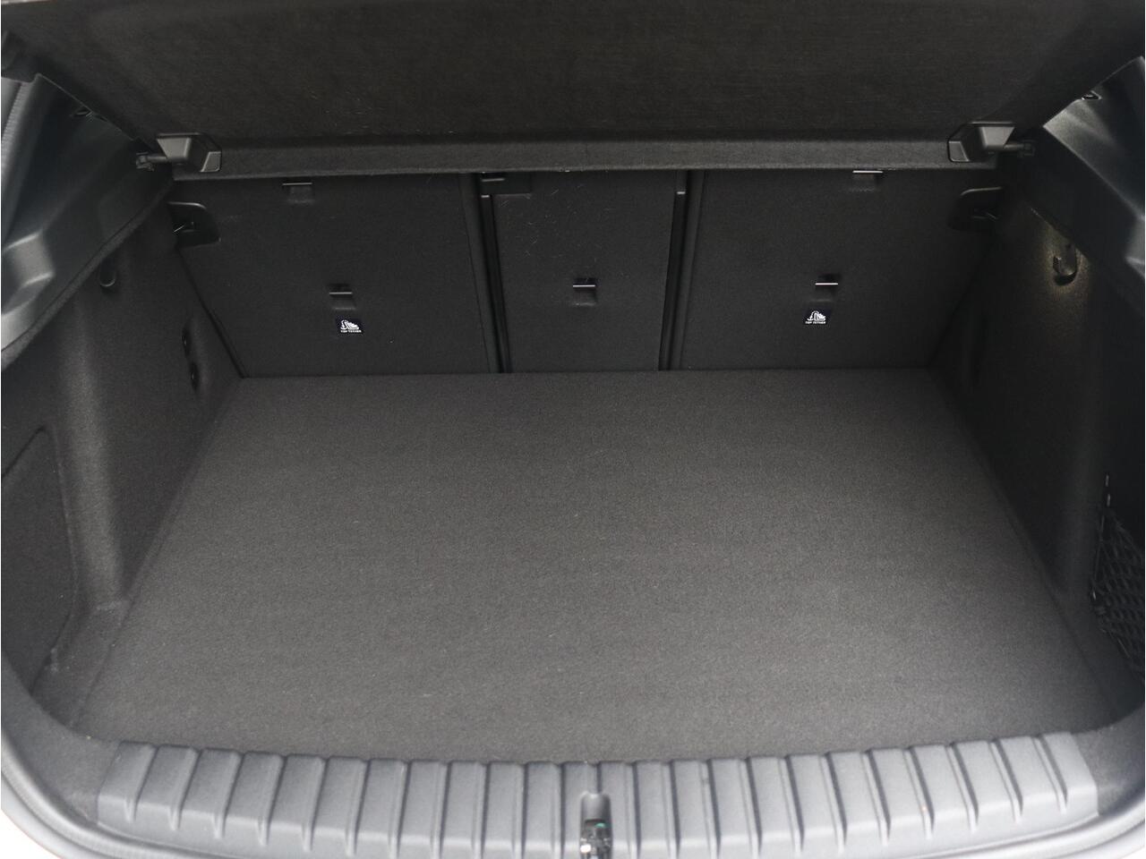 BMW 1-SERIE 5-deurs 120 | M Sportpakket Pro | Panodak | Harman Kardon | Getint Glas | Comfort Access | Driving Assistant Plus | Elektr. Achterklep | 19'' LMV | Ekris Selection