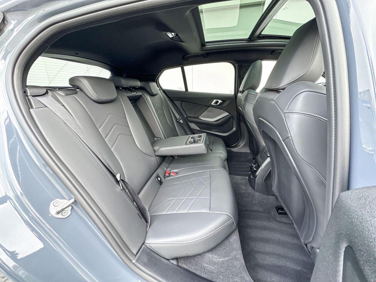 BMW 1-SERIE M135 xDrive | Harman-Kardon | Innovation Pack | Panoramadak