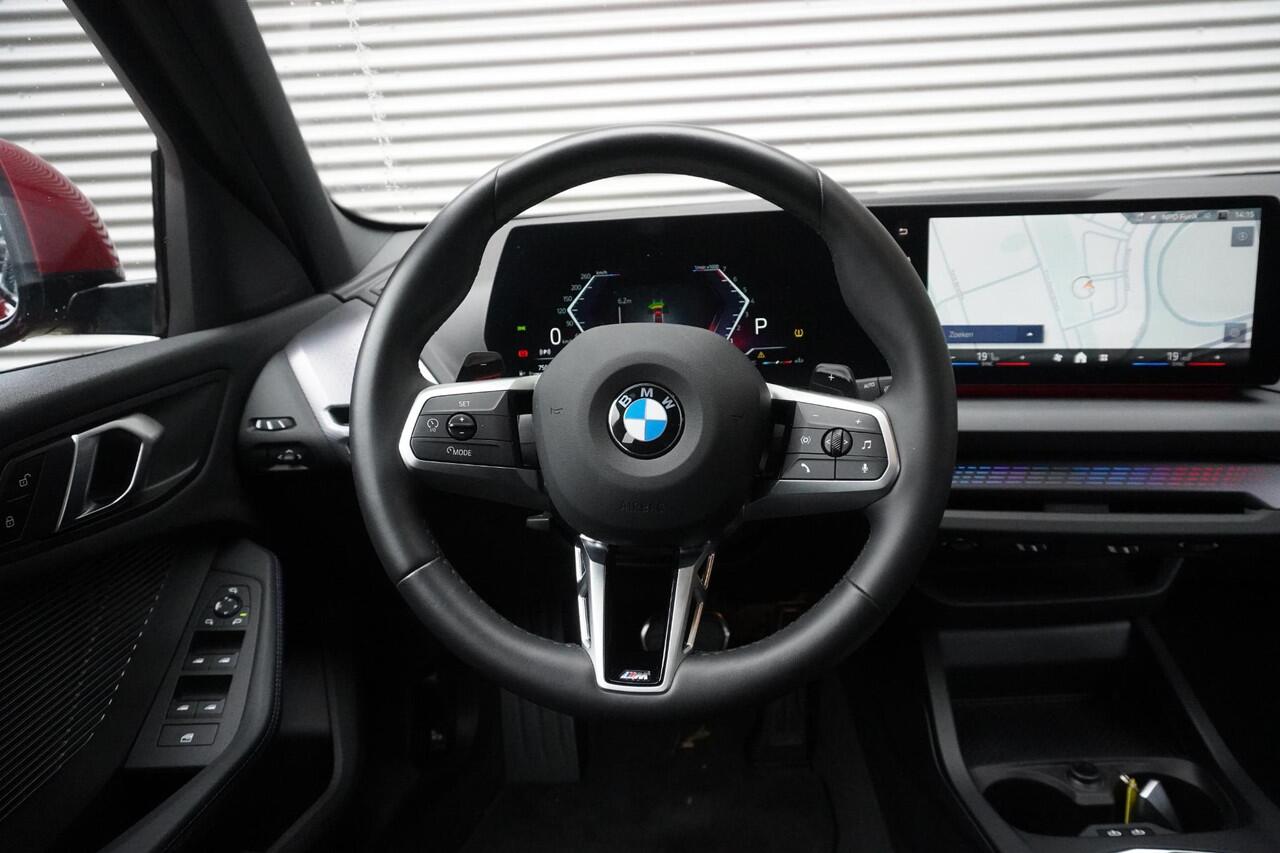 BMW 1-SERIE 120 M Sportpakket | 18 inch LM M Y-spaak | Parking Assistant | M Adaptief onderstel | Elektrisch verwarmde voorstoelen