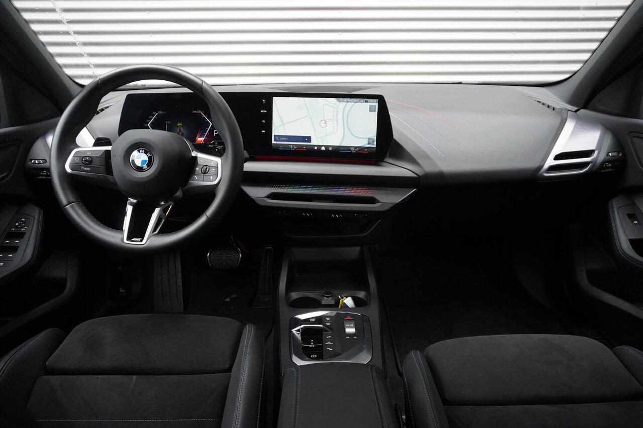 BMW 1-SERIE 120 M Sportpakket | 18 inch LM M Y-spaak | Parking Assistant | M Adaptief onderstel | Elektrisch verwarmde voorstoelen