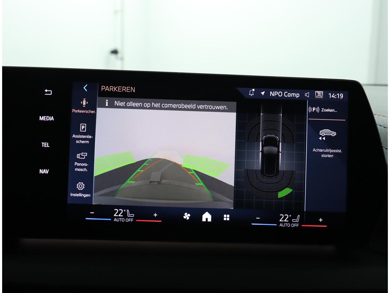 BMW 1-SERIE 120 M Sportpakket Pro | Comfort Access | Panoramadak | Harman-Kardon | M Adaptief onderstel | Adaptieve LED koplampen | Ekris Selection