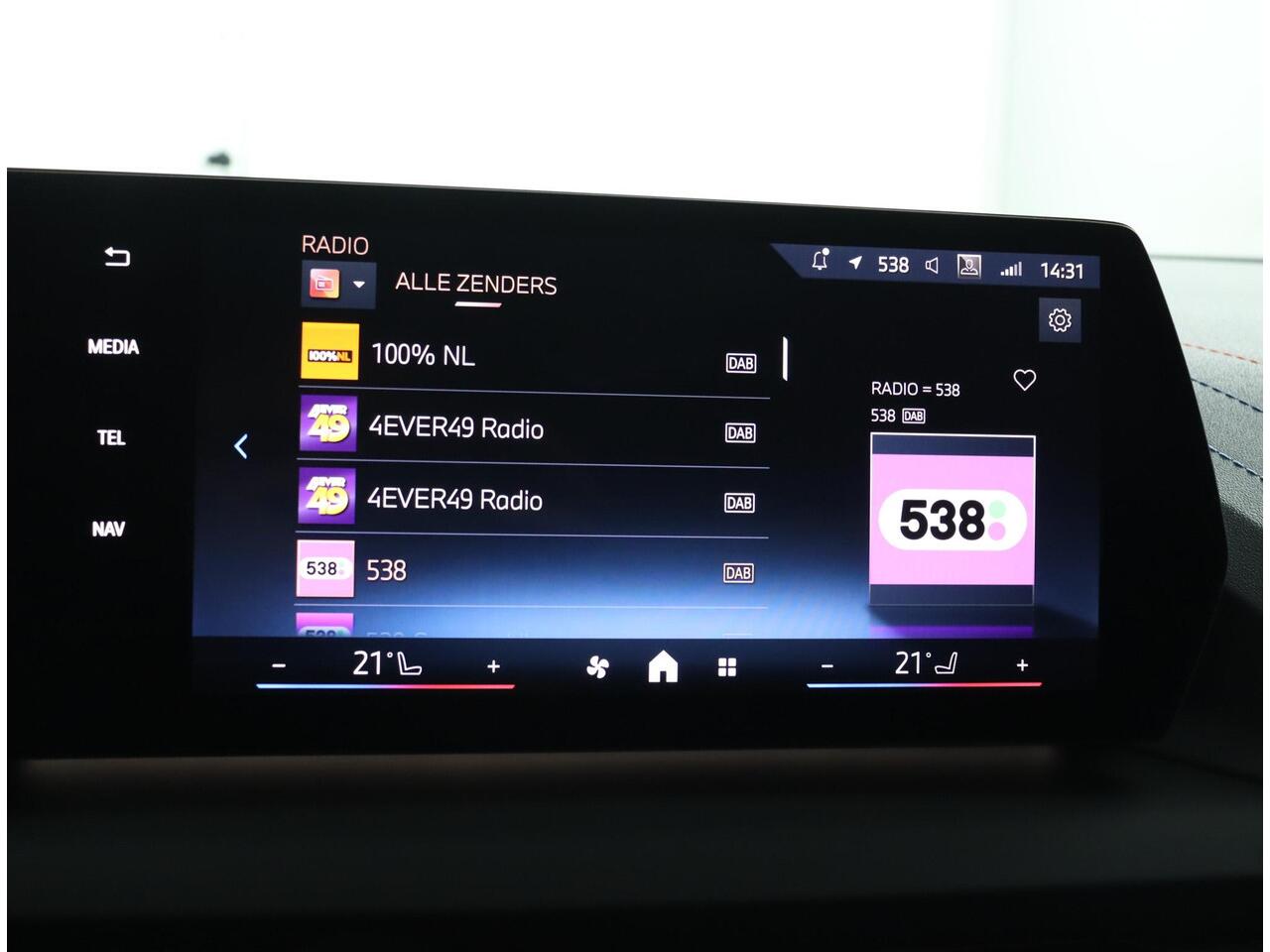 BMW 1-SERIE 120 M Sportpakket Pro | Comfort Access | Panoramadak | Harman-Kardon | M Adaptief onderstel | Adaptieve LED koplampen | Ekris Selection