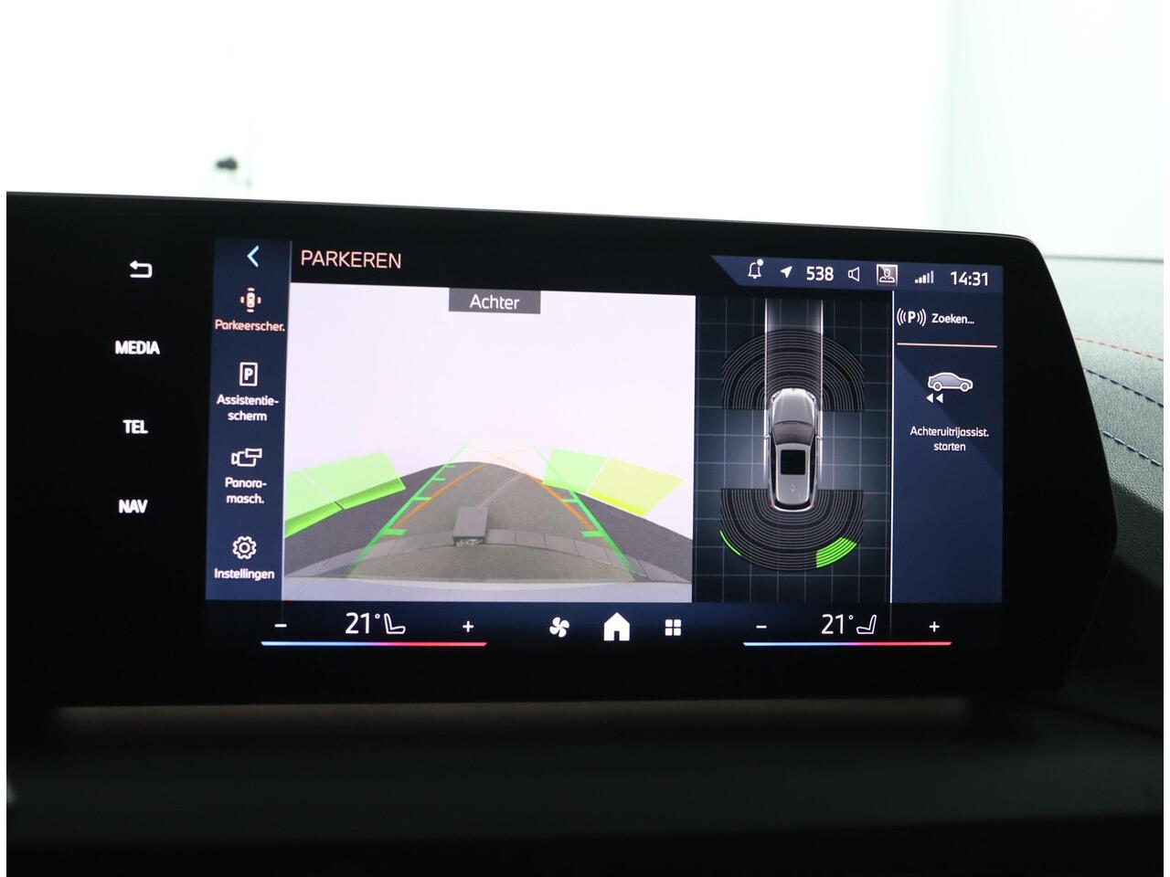 BMW 1-SERIE 120 M Sportpakket Pro | Comfort Access | Panoramadak | Harman-Kardon | M Adaptief onderstel | Adaptieve LED koplampen | Ekris Selection