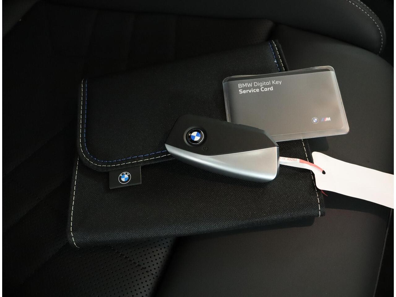 BMW 1-SERIE 120 M Sportpakket Pro | Comfort Access | Panoramadak | Harman-Kardon | M Adaptief onderstel | Adaptieve LED koplampen | Ekris Selection