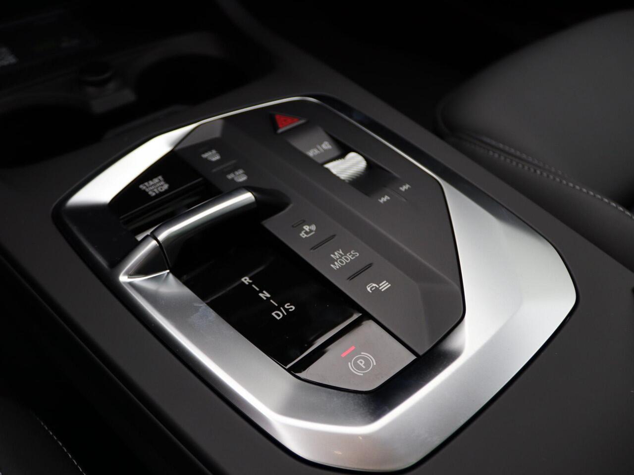 BMW 1-SERIE 120 M Sportpakket Pro | Premium Pack | Stuurwielrand Verwarmd | M Adaptief onderstel | Comfort Access | Panoramadak | Elektrisch Verstelbare Sportstoelen | Driving Assistant Plus | Harman Kardon | 18'' | Ekris Selection