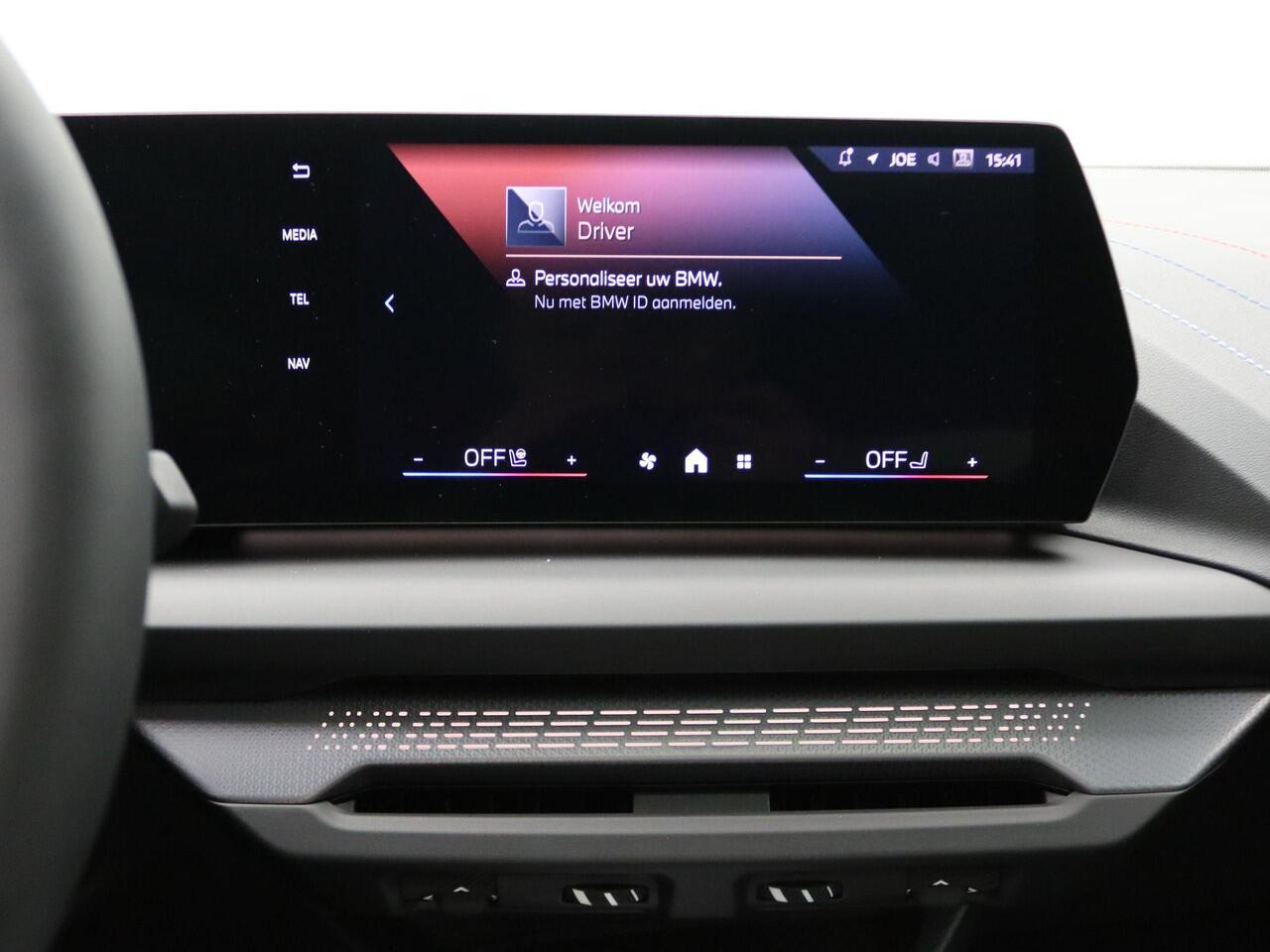 BMW 1-SERIE 120 M Sportpakket Pro | Premium Pack | Stuurwielrand Verwarmd | M Adaptief onderstel | Comfort Access | Panoramadak | Elektrisch Verstelbare Sportstoelen | Driving Assistant Plus | Harman Kardon | 18'' | Ekris Selection