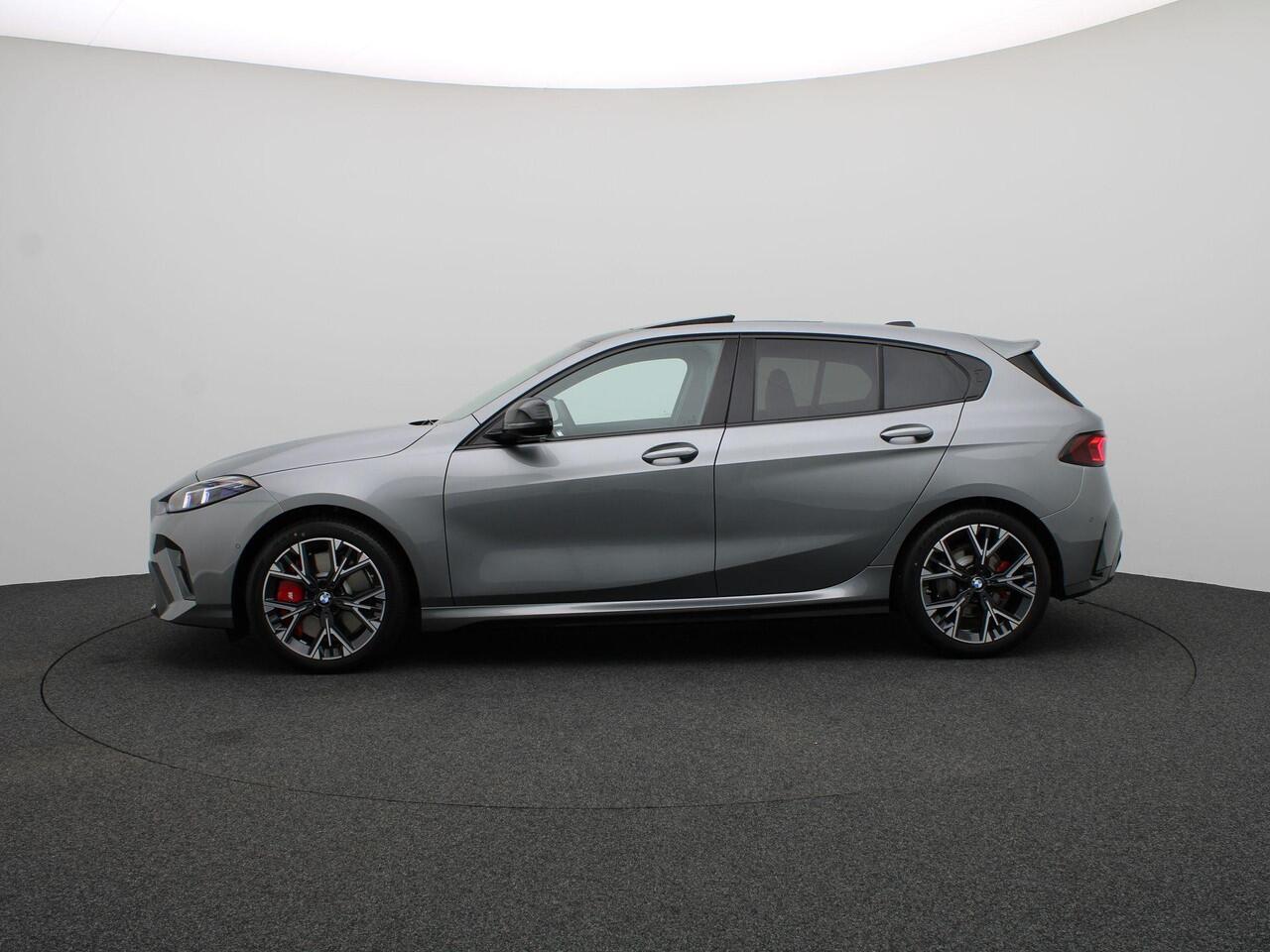 BMW 1-SERIE 120 M Sportpakket Pro | Premium Pack | Stuurwielrand Verwarmd | M Adaptief onderstel | Comfort Access | Panoramadak | Elektrisch Verstelbare Sportstoelen | Driving Assistant Plus | Harman Kardon | 18'' | Ekris Selection