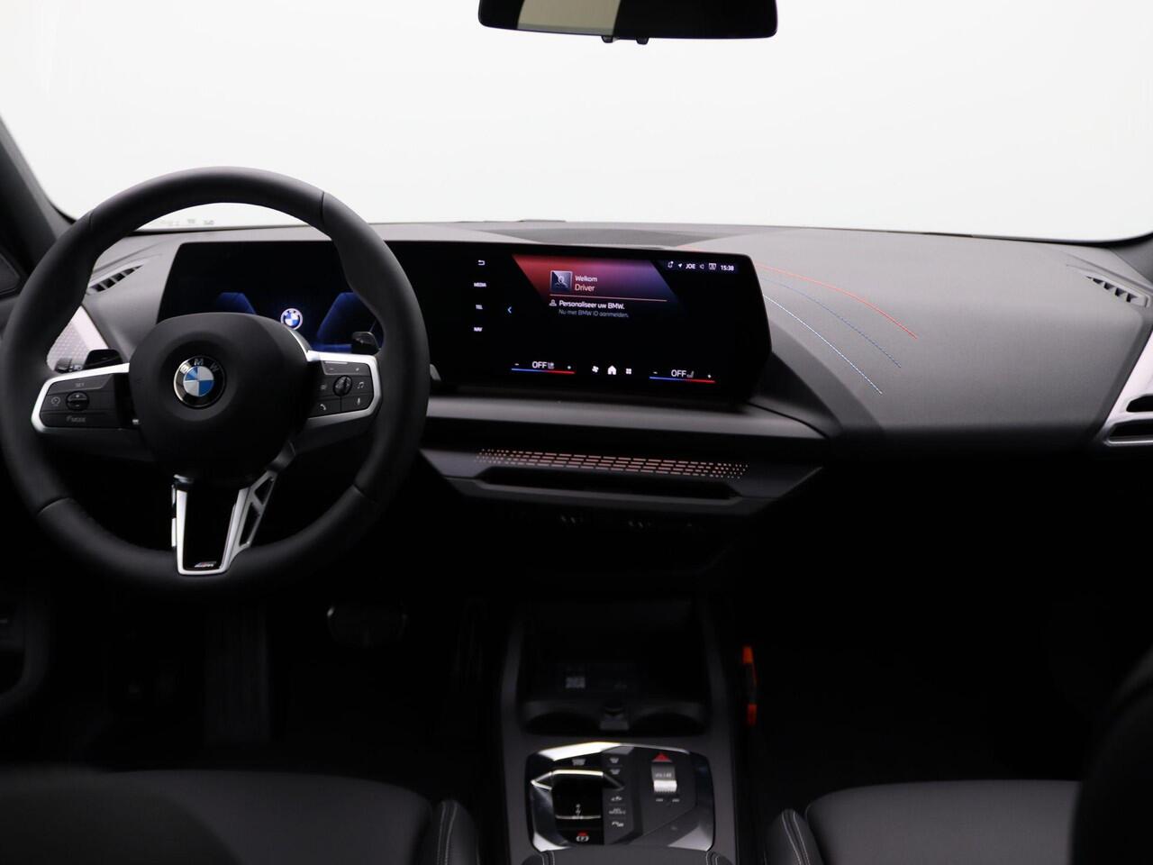 BMW 1-SERIE 120 M Sportpakket Pro | Premium Pack | Stuurwielrand Verwarmd | M Adaptief onderstel | Comfort Access | Panoramadak | Elektrisch Verstelbare Sportstoelen | Driving Assistant Plus | Harman Kardon | 18'' | Ekris Selection