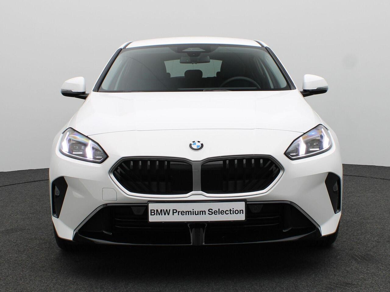 BMW 1-SERIE 120 M Sport Design | Premium Pack | Stuurwielrand Verwarmd | Achteruitrijcamera | Driving Assistant | Parking Assistant | Harman Kardon | 18'' | Ekris Selection