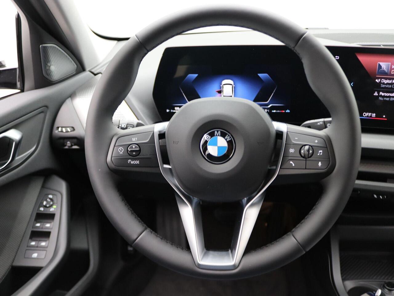 BMW 1-SERIE 120 M Sport Design | Premium Pack | Stuurwielrand Verwarmd | Achteruitrijcamera | Driving Assistant | Parking Assistant | Harman Kardon | 18'' | Ekris Selection