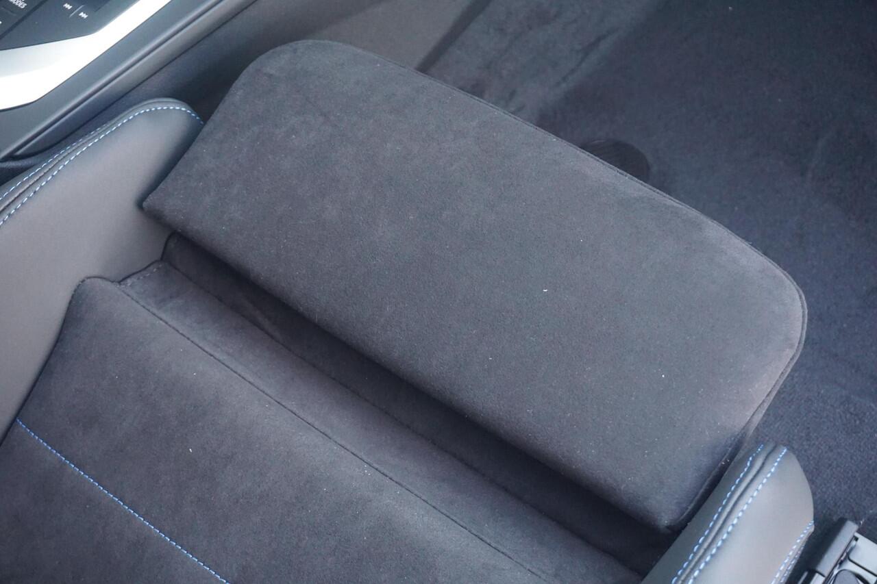 BMW 1-SERIE 120 M Sport Pro | Comfort Access / Elektrisch verwarmde voorstoelen / Sportstoelen / Achteruitrijcamera