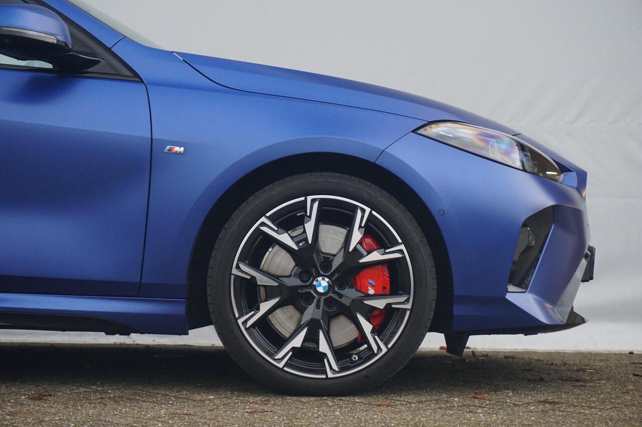 BMW 1-SERIE 123 xDrive M Sport Pro | Panoramadak / Head-up / Harman Kardon / Elektrische Stoelen met geheugen / Rondomzicht camera / Cruise control adaptief / Ekris Selection