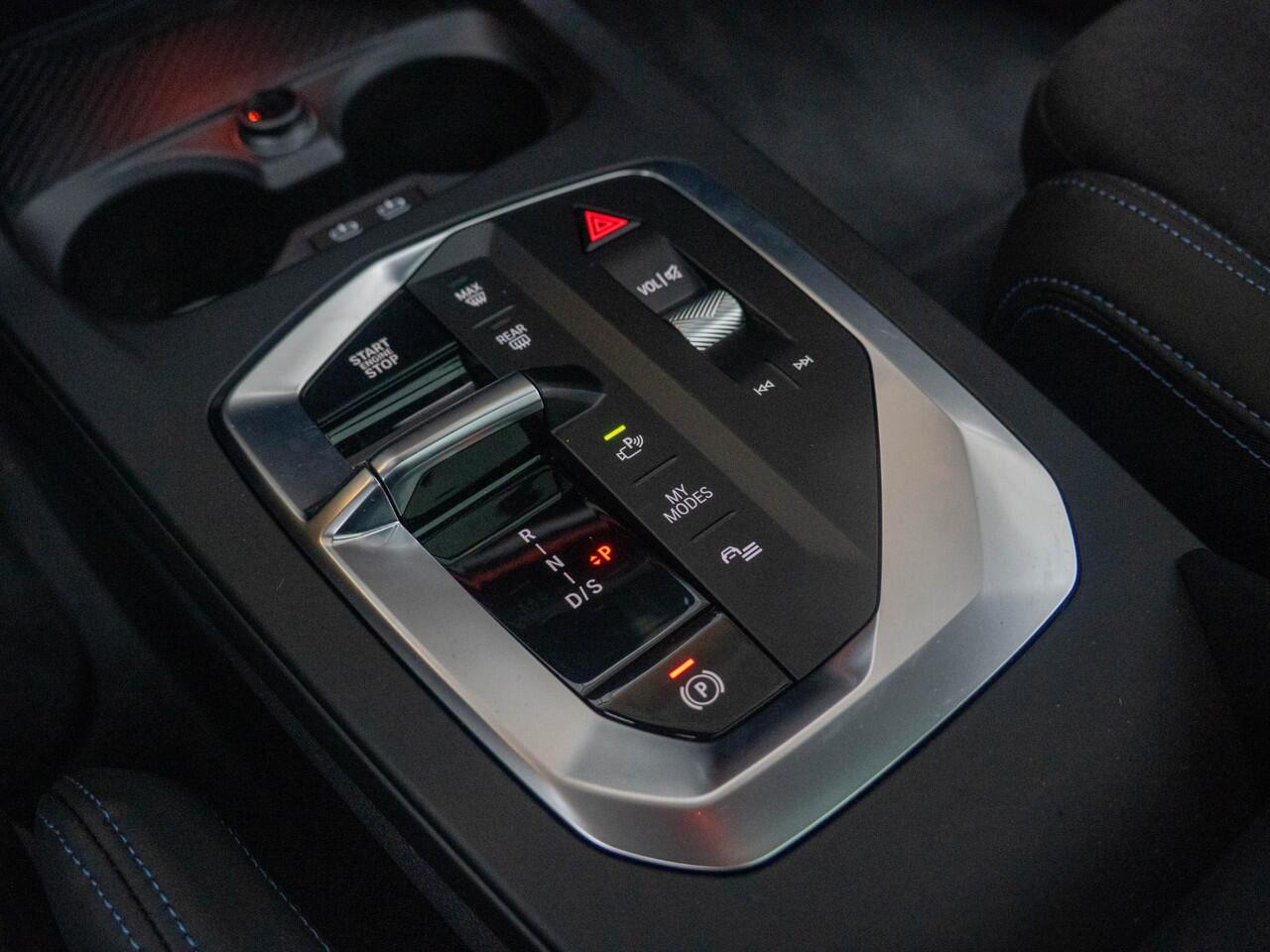 BMW 1-SERIE 120 | M Sportpakket Pro | Premium Pack | Harman-Kardon | Verwarmd Stuurwiel | Comfort Access | Achteruitrijcamera | Panoramadak | Stoelverwarming | 18'' | Ekris Selection