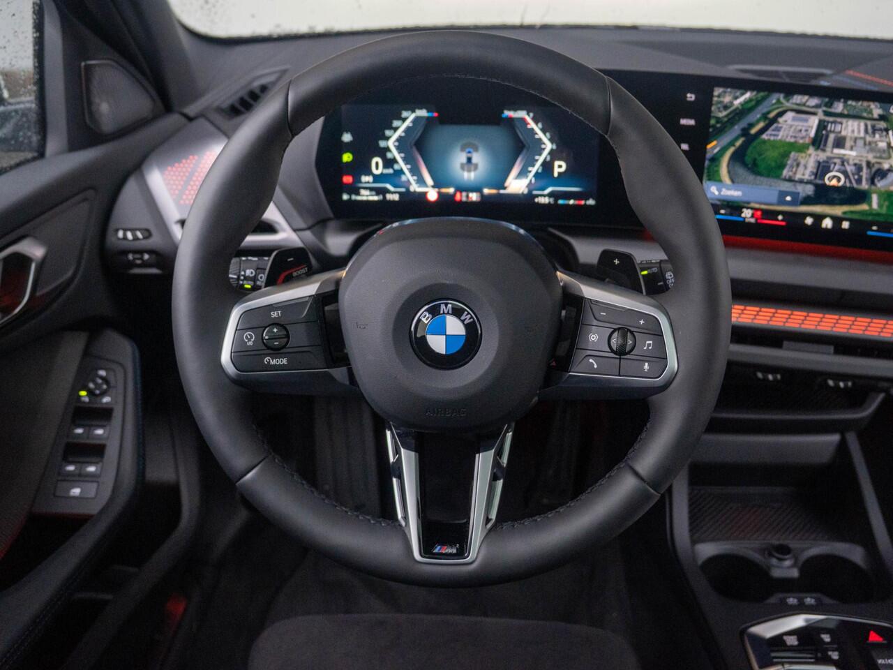 BMW 1-SERIE 120 | M Sportpakket Pro | Premium Pack | Harman-Kardon | Verwarmd Stuurwiel | Comfort Access | Achteruitrijcamera | Panoramadak | Stoelverwarming | 18'' | Ekris Selection