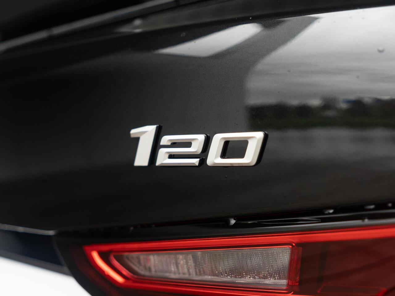 BMW 1-SERIE 120 | M Sportpakket | Verwarmd Stuurwiel | Panoramadak | Achteruitrijcamera | Stoelverwarming | Harman-Kardon | 18'' | Ekris Selection