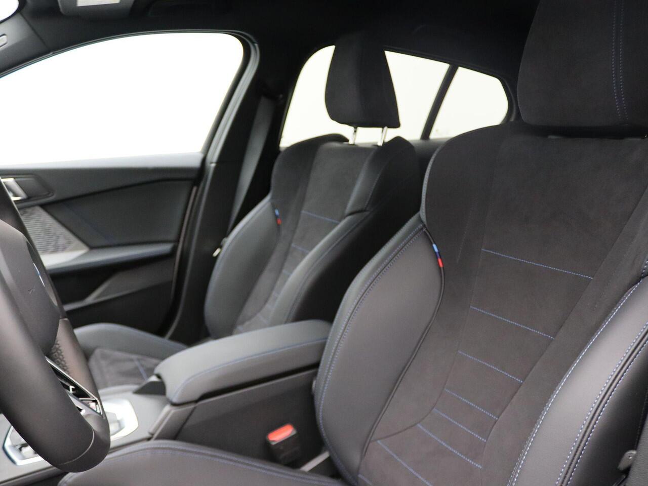 BMW 1-SERIE 120 M Sportpakket | Premium Pack | Achteruitrijcamera | Driving Assistant | Parking Assistant | 18'' | Ekris Selection