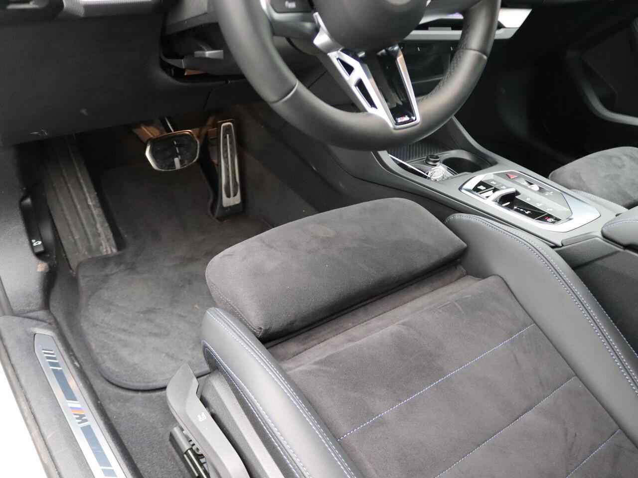 BMW 1-SERIE 120 M Sportpakket | Premium Pack | Achteruitrijcamera | Driving Assistant | Parking Assistant | 18'' | Ekris Selection