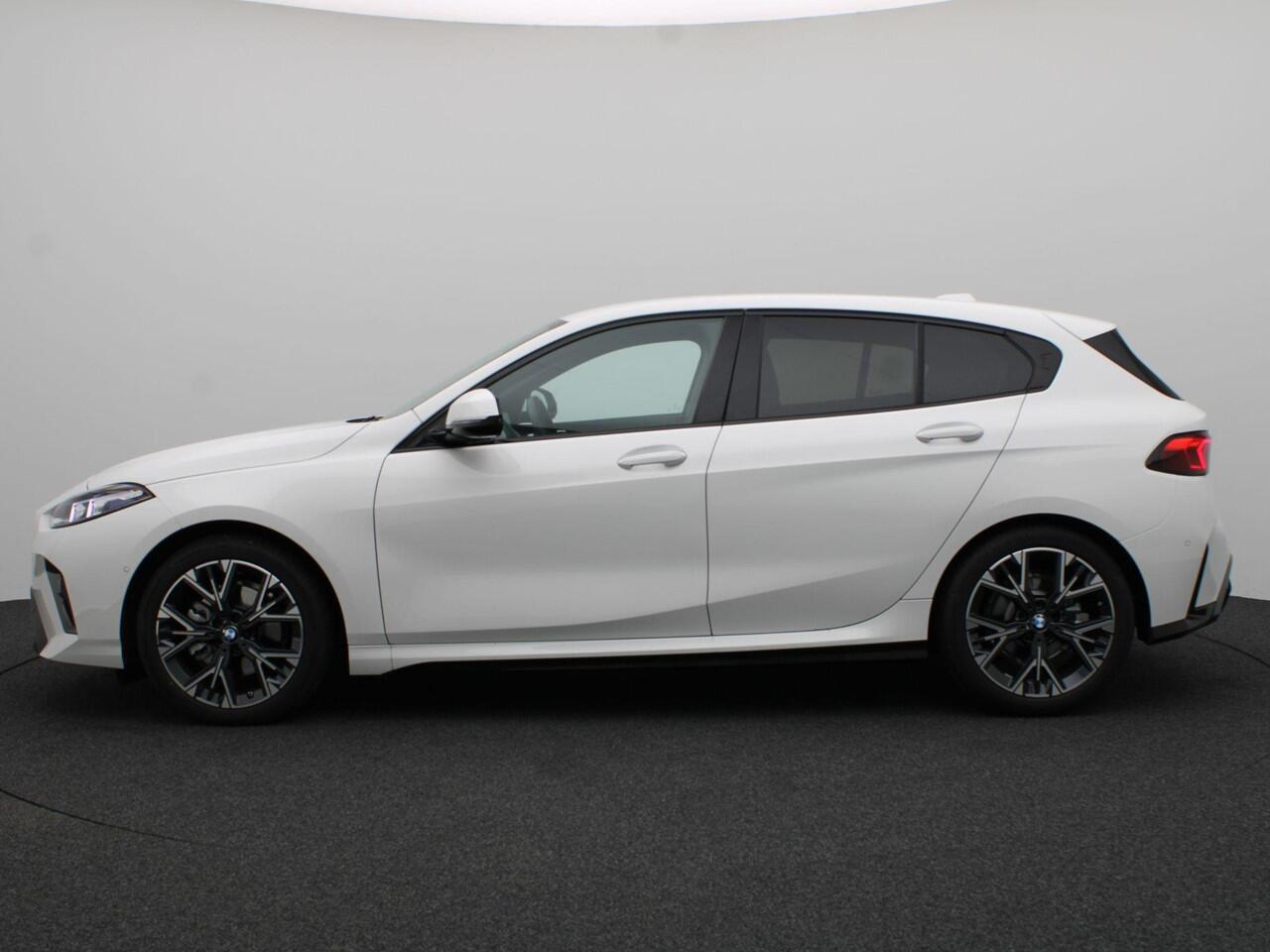 BMW 1-SERIE 120 M Sportpakket | Premium Pack | Achteruitrijcamera | Driving Assistant | Parking Assistant | 18'' | Ekris Selection