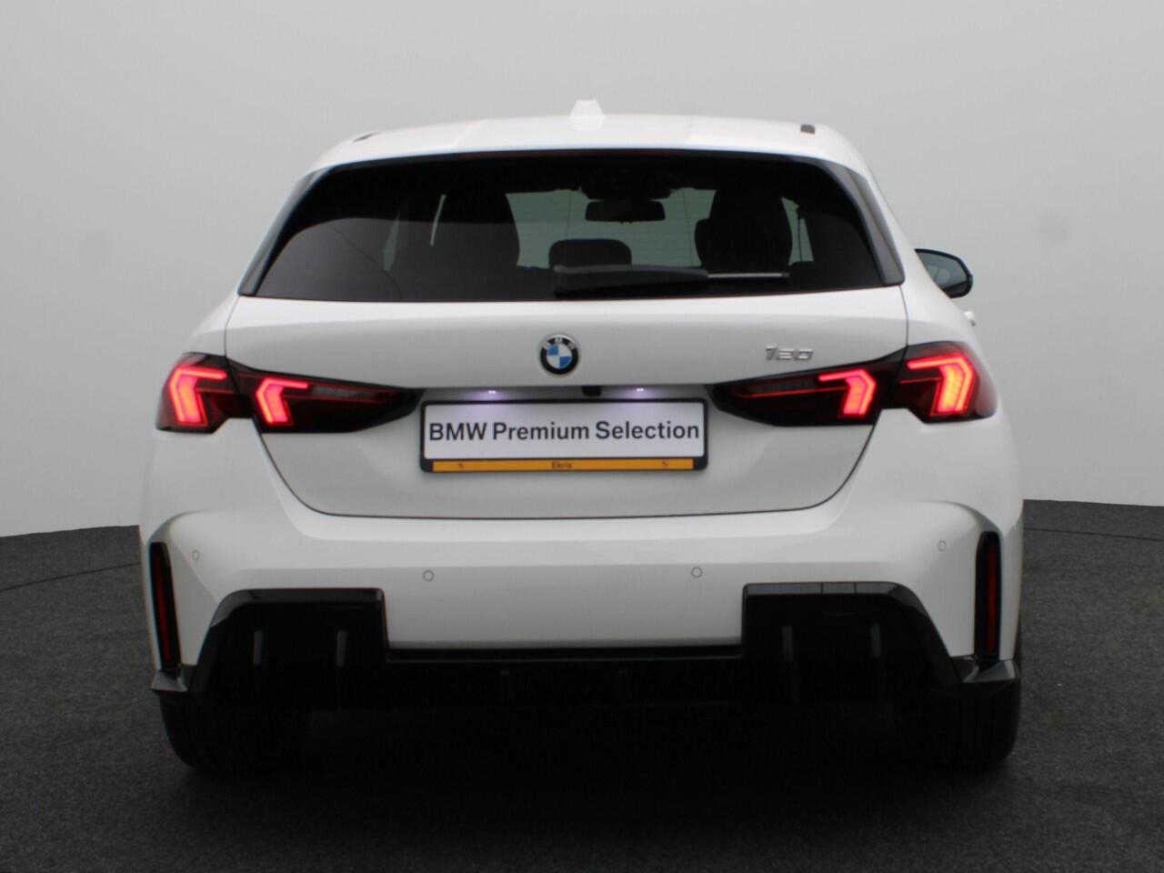 BMW 1-SERIE 120 M Sportpakket | Premium Pack | Achteruitrijcamera | Driving Assistant | Parking Assistant | 18'' | Ekris Selection