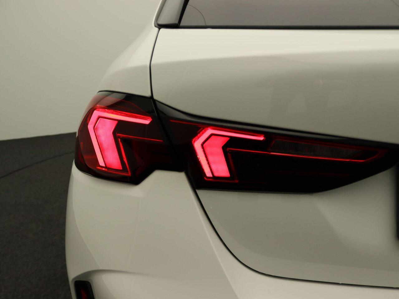 BMW 1-SERIE 120 M Sportpakket | Premium Pack | Achteruitrijcamera | Driving Assistant | Parking Assistant | 18'' | Ekris Selection