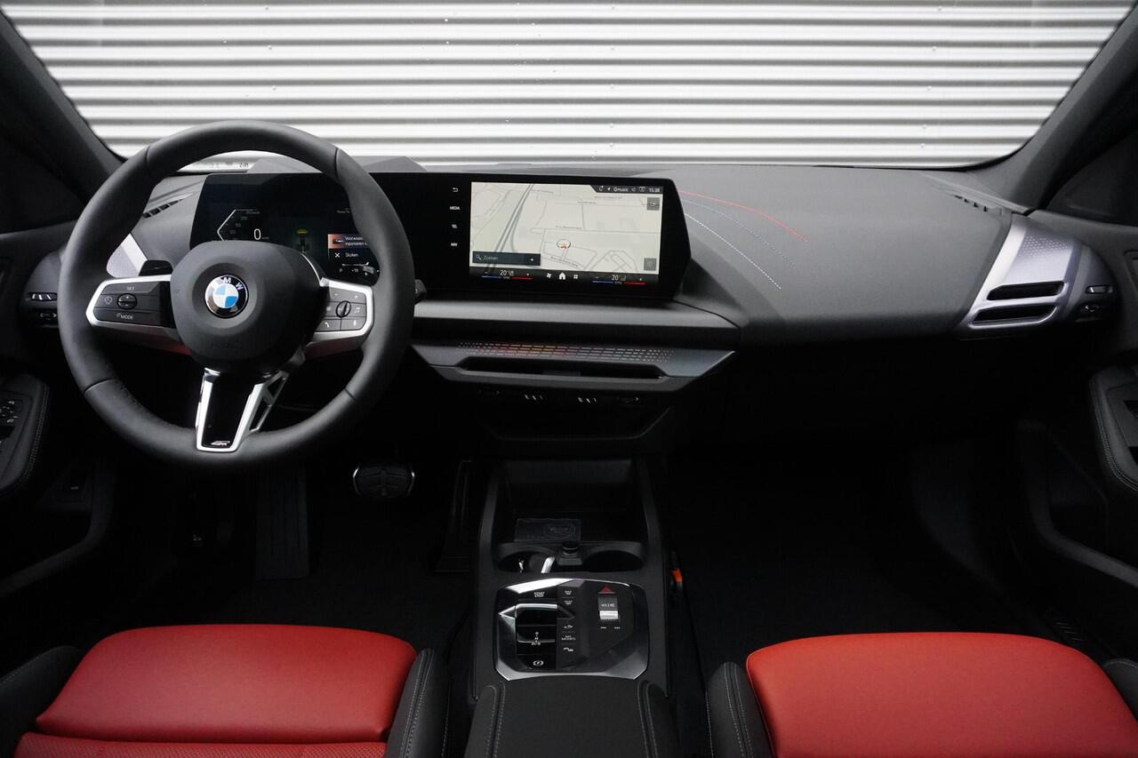 BMW 1-SERIE 5-deurs 120 M Sportpakket Pro | Panoramadak elektrisch | Driving Assistant | Head-Up Display | Adaptief M-onderstel | Ekris Selection