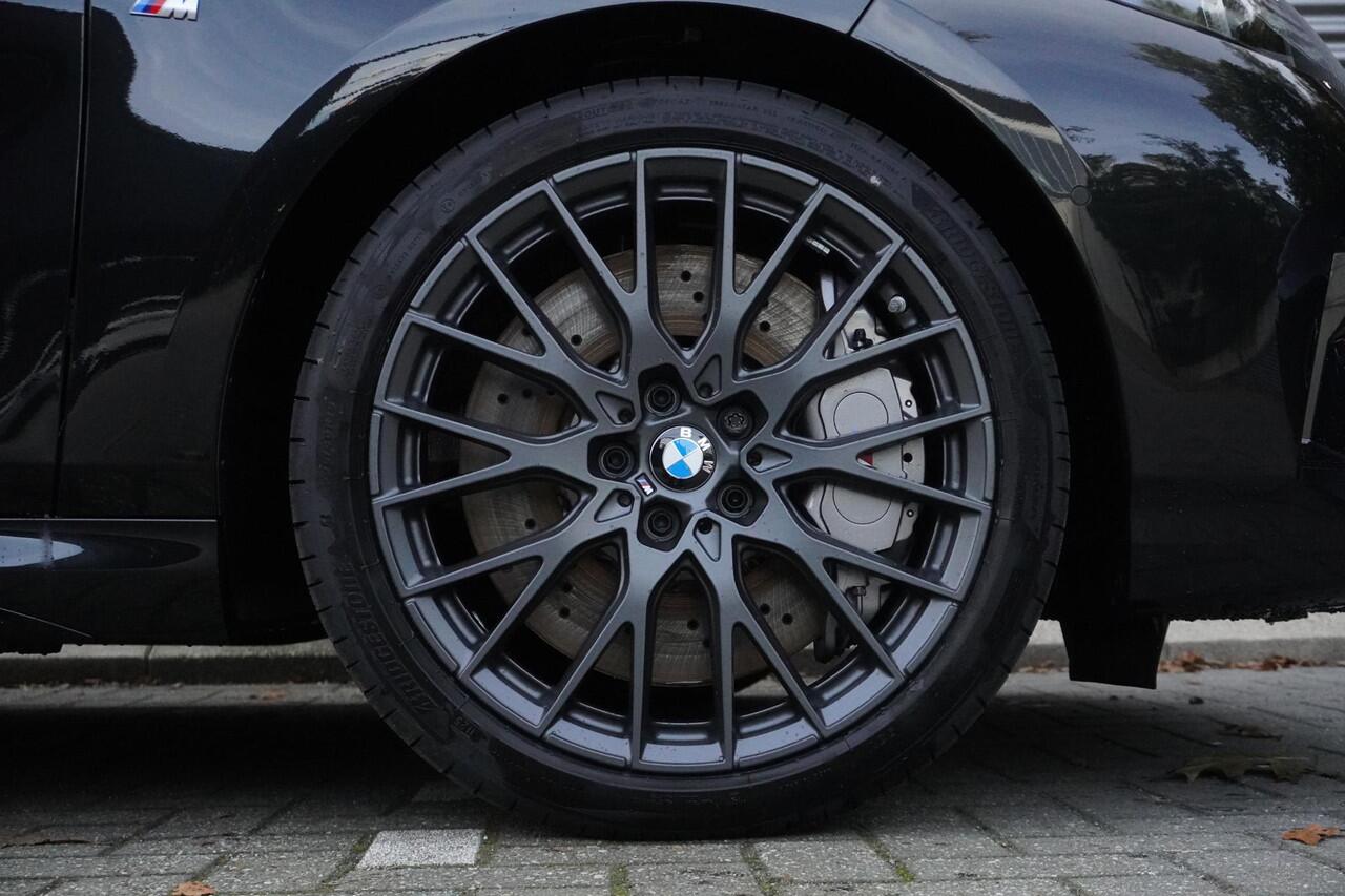 BMW 1-SERIE 5-deurs 120 M Sportpakket Pro | Panoramadak elektrisch | Driving Assistant | Head-Up Display | Adaptief M-onderstel | Ekris Selection