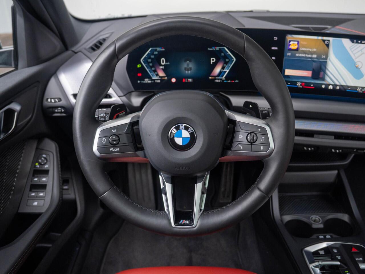 BMW 1-SERIE 120 | M Sportpakket Pro | Innovation Pack | Verwarmd Stuurwiel | Comfort Access | Panoramadak | Head-Up Display | 18''