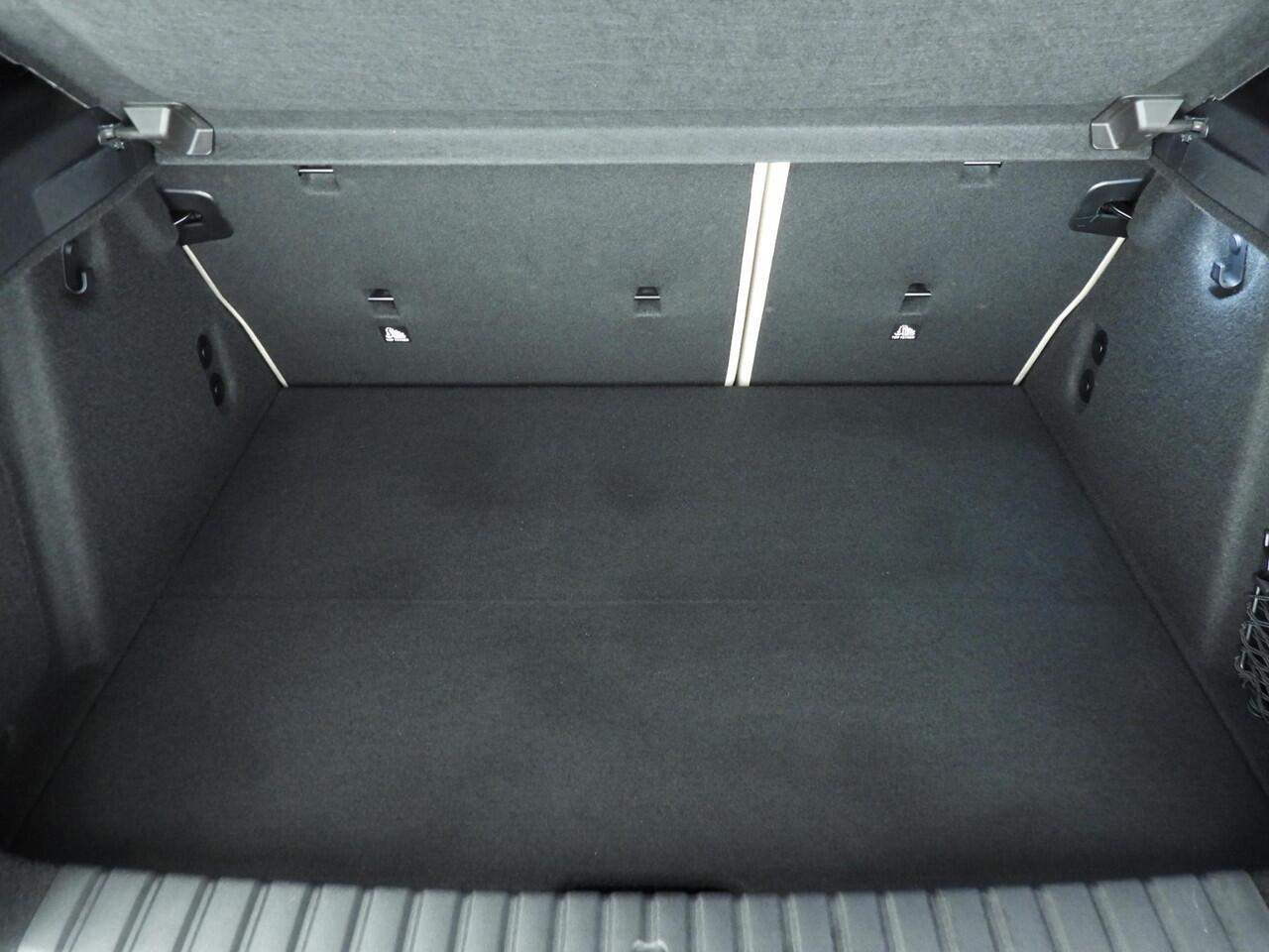 BMW 1-SERIE 120 | M-Sportpakket | LED | Leder | Navigatie | Active cruise | Schuifdak | Keyles go | DAB | Harman-kardon sound | Alu 18 inch