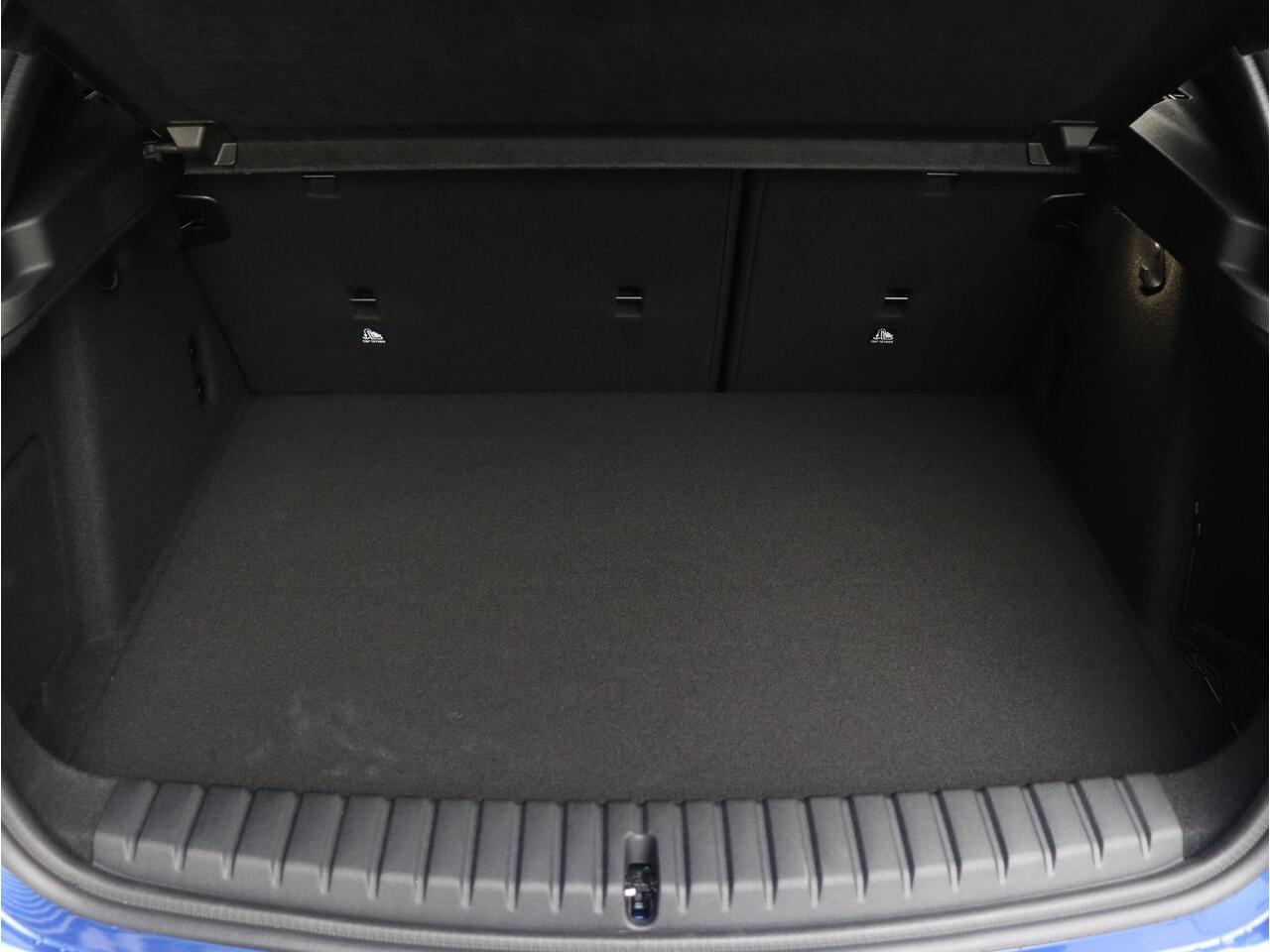 BMW 1-SERIE 5-deurs 120 | M Sportpakket Pro | Premium Pack | Panodak | Harman Kardon | Driving Assistant Plus | Elektr. Achterklep | Comfort Access | 19'' LMV | Ekris Selection