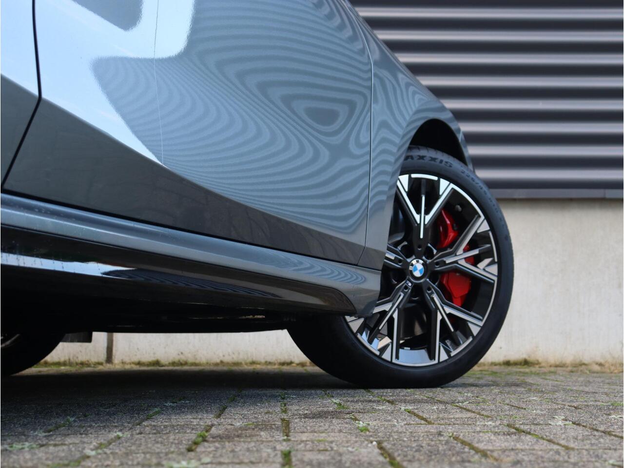 BMW 1-SERIE 5-deurs 120 | M Sportpakket Pro | Premium Pack | Panodak | Getint Glas | Comfort Access | Verwarmd Stuurwiel | Camera | 18'' LMV | Ekris Selection