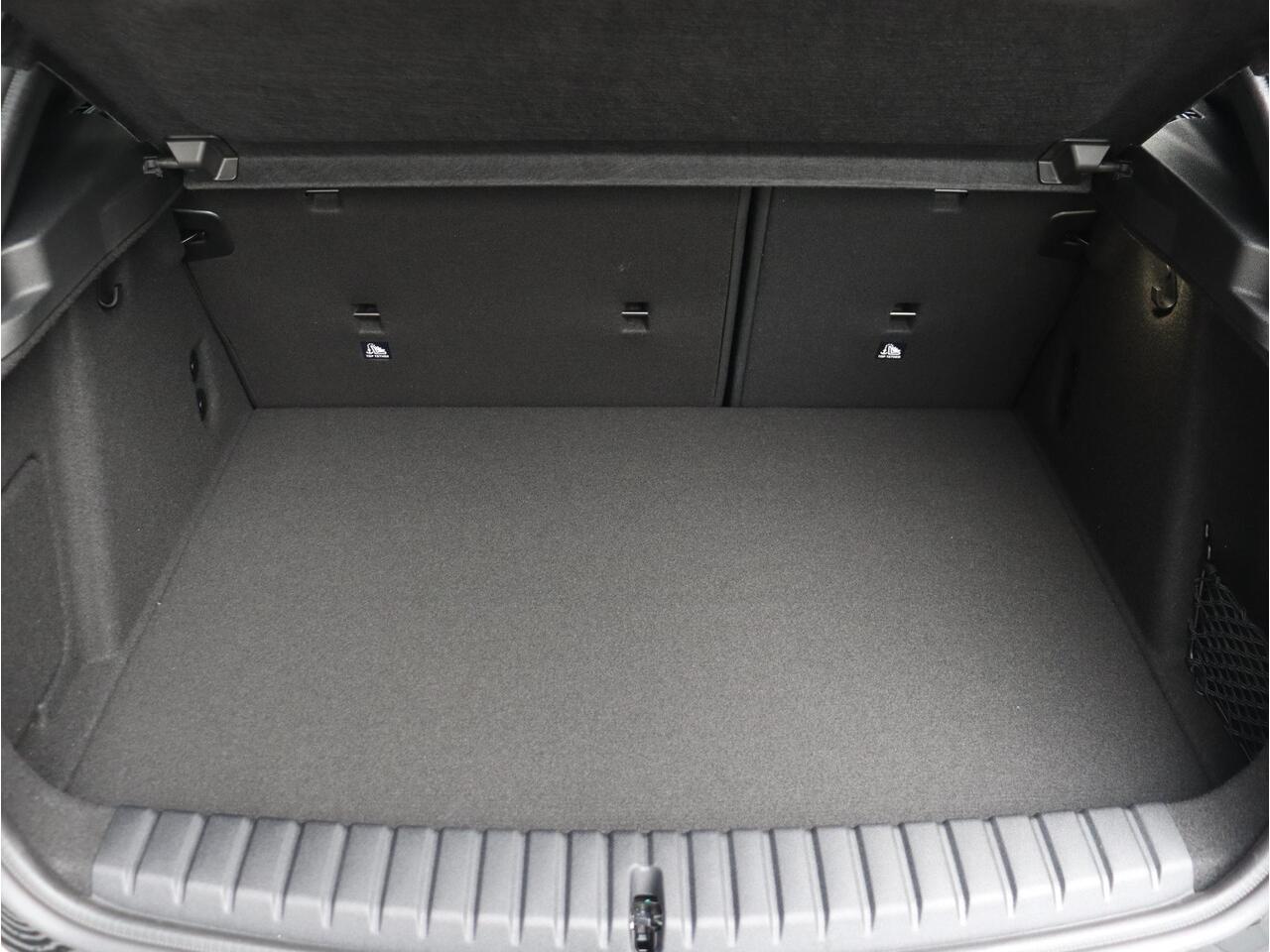 BMW 1-SERIE 120 | M Sportpakket Pro | Panodak | Harman Kardon | Driving Assistant | Achteruitrijcamera | Comfort Access | 19'' LMV | Ekris Selection