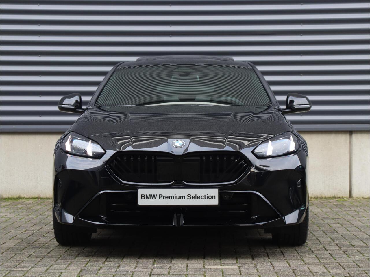 BMW 1-SERIE 120 | M Sportpakket Pro | Panodak | Harman Kardon | Driving Assistant | Achteruitrijcamera | Comfort Access | 19'' LMV | Ekris Selection