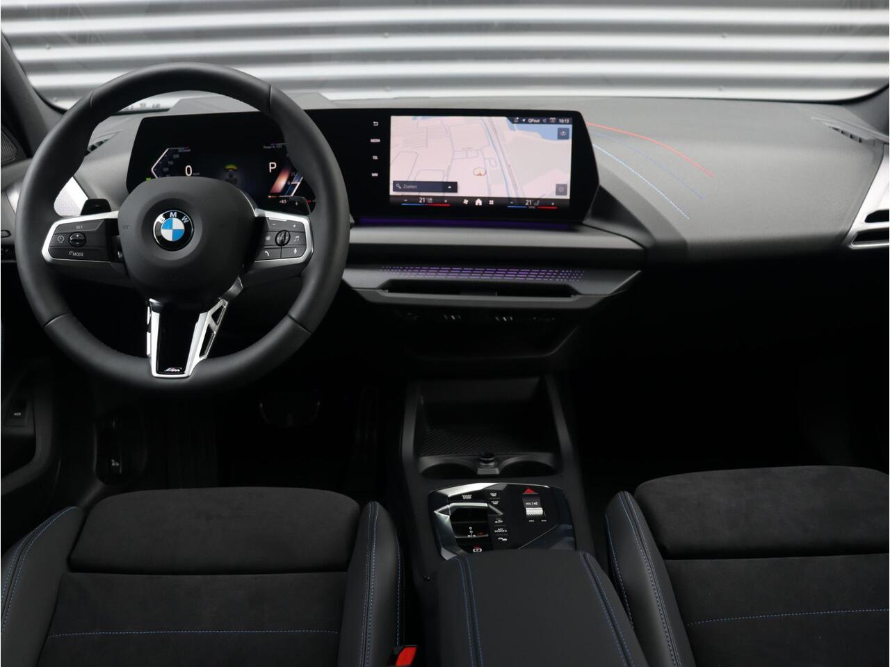 BMW 1-SERIE 120 | M Sportpakket Pro | Panodak | Harman Kardon | Head-Up | Driving Assistant Plus | Parking Assistant Plus | Elektr. Voorstoelen | Comfort Access | 19'' LMV | Ekris Selection