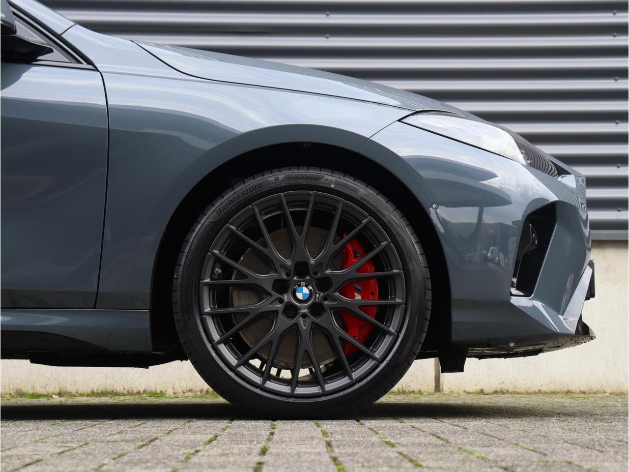 BMW 1-SERIE 120 | M Sportpakket Pro | Panodak | Harman Kardon | Head-Up | Driving Assistant Plus | Parking Assistant Plus | Elektr. Voorstoelen | Comfort Access | 19'' LMV | Ekris Selection