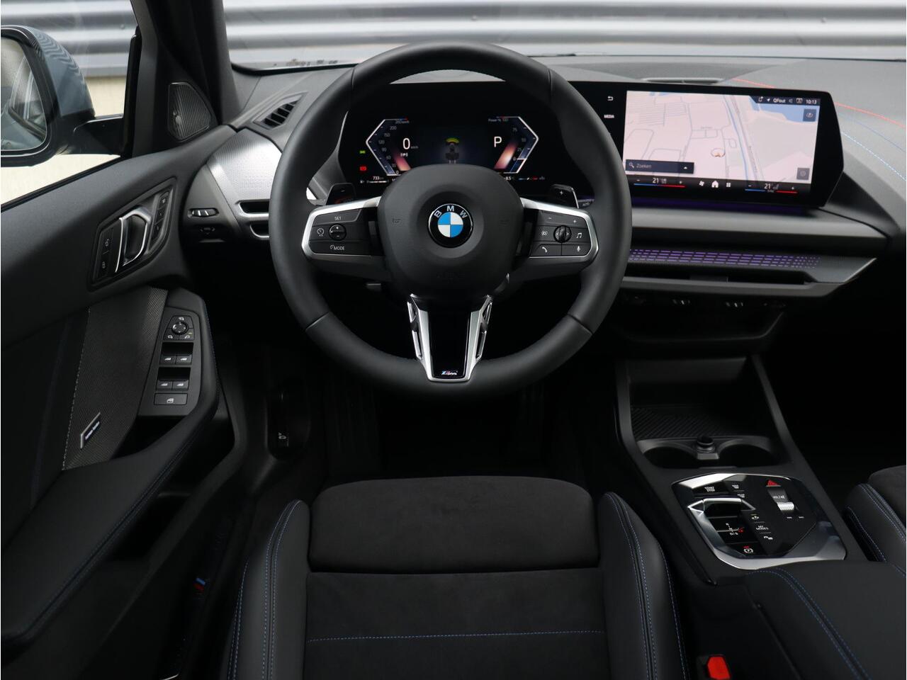 BMW 1-SERIE 120 | M Sportpakket Pro | Panodak | Harman Kardon | Head-Up | Driving Assistant Plus | Parking Assistant Plus | Elektr. Voorstoelen | Comfort Access | 19'' LMV | Ekris Selection
