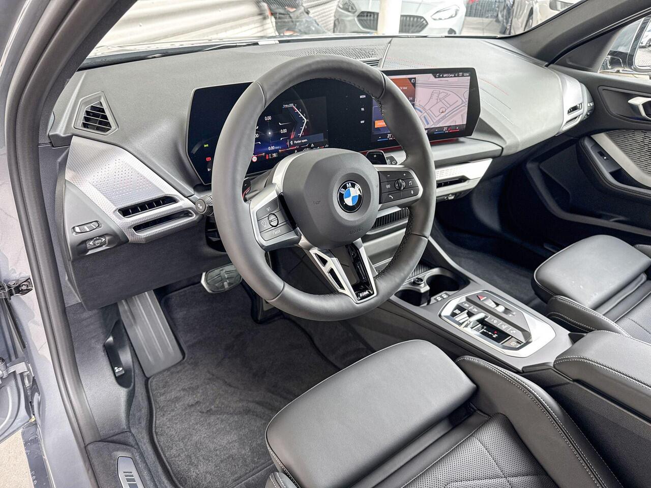 BMW 1-SERIE 120 M Sportpakket Pro / Premium Pack / Getinte ruiten / Stuurwielrand verwarmd / Comfort Access / Achteruitrijcamera / Driving Assistant