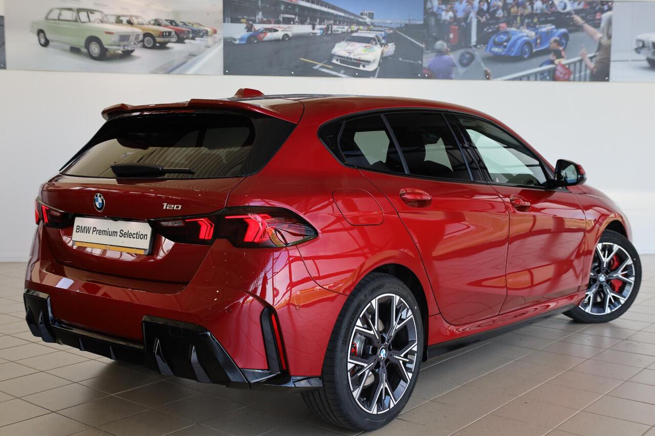 BMW 1-SERIE 120 | M Sportpakket Pro | Alcantara | Stoel & Stuurwielverwarming | Dodehoekdetectie | Comfort Access | Achteruitrijcamera | Adaptieve LED | Ekris Selection