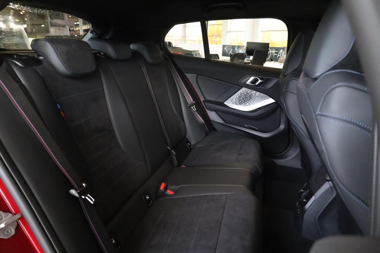 BMW 1-SERIE 120 | M Sportpakket Pro | Alcantara | Stoel & Stuurwielverwarming | Dodehoekdetectie | Comfort Access | Achteruitrijcamera | Adaptieve LED | Ekris Selection