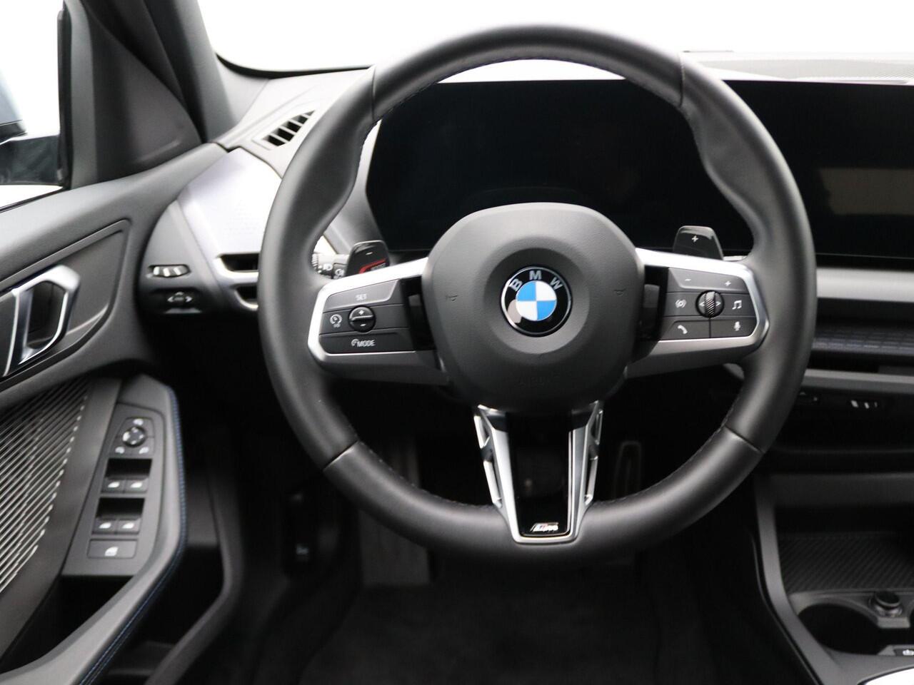 BMW 1-SERIE 120 M Sportpakket | Driving Assistant | Achteruitrijcamera | Parking Assistant | 19"