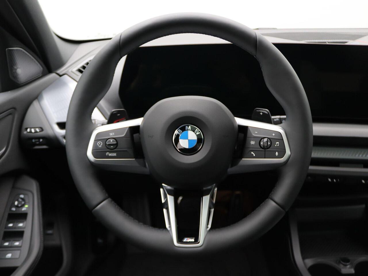 BMW 1-SERIE 120 M Sportpakket Pro | Premium Pack | Stuurwielrand Verwarmd | M Adaptief onderstel | Panoramadak | Driving Assistant | DAB | Harman Kardon | 19'' | Individual Lak | Ekris Selection