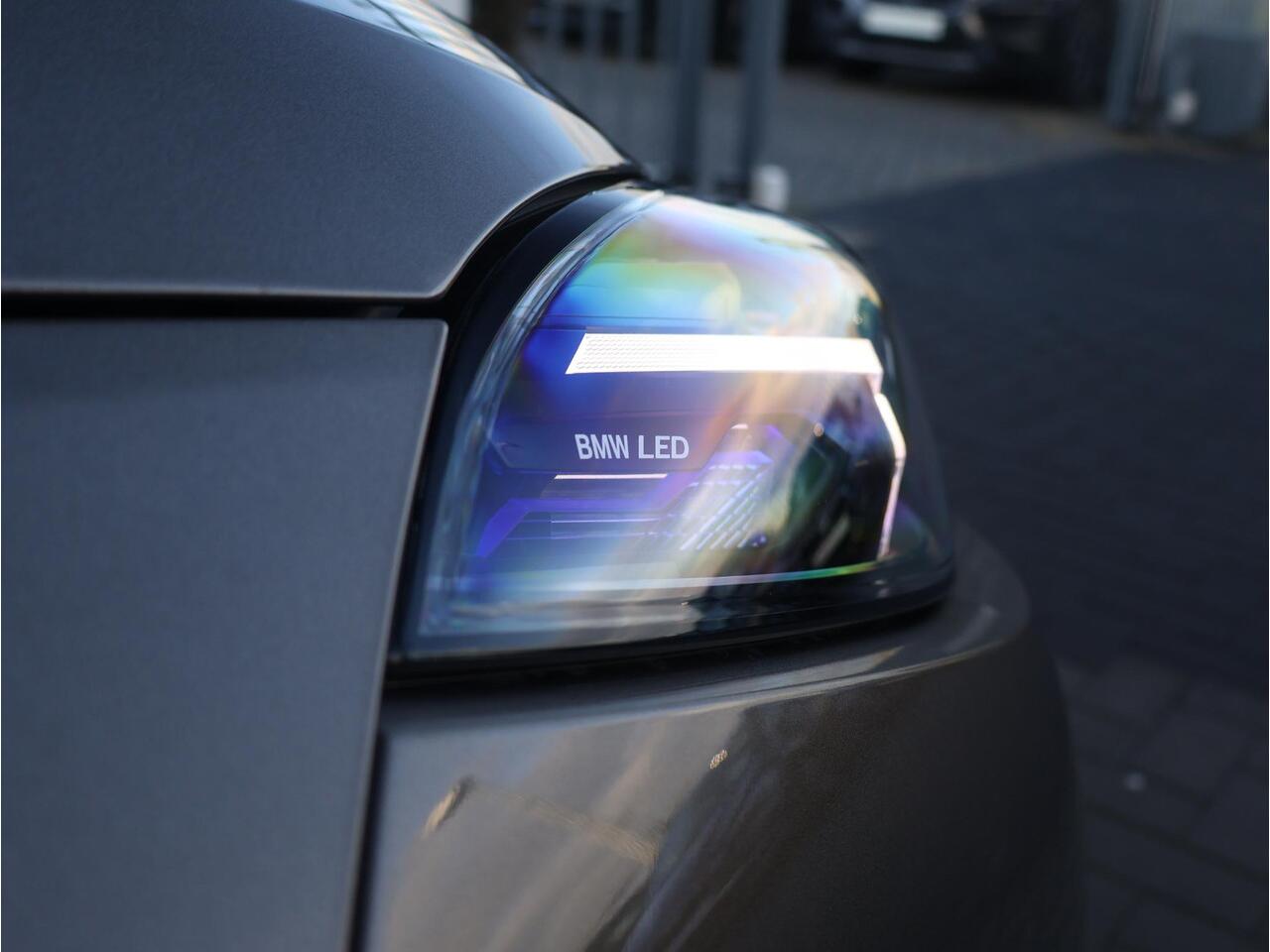 BMW 1-SERIE 120 M Sport Pro BMW Individual Lakkleur/ Harman-Kardon/ Head-Up/M Sportstoelen/ Panoramadak/ Stuurwiel verwarming | Ekris Selection