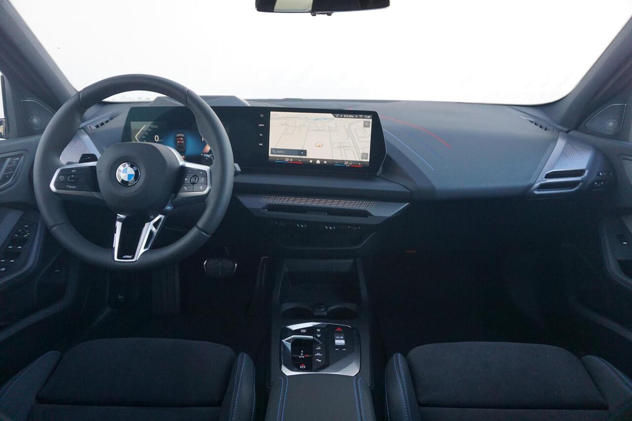 BMW 1-SERIE 120 M Sportpakket Pro 19'' / Harman Kardon / Elektrisch verstelbare stoelen / Panoramadak | Ekris Selection