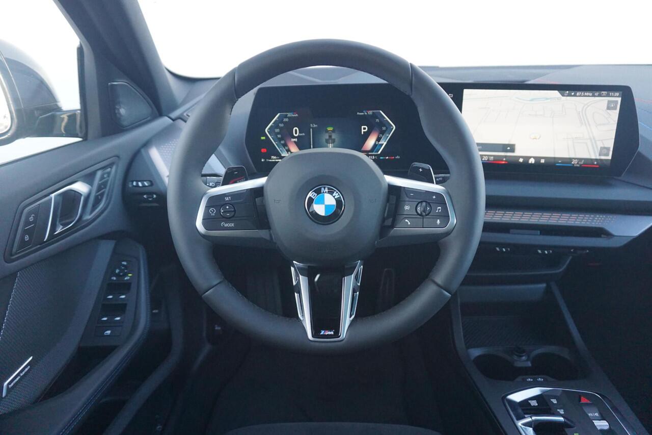 BMW 1-SERIE 120 M Sportpakket Pro 19'' / Harman Kardon / Elektrisch verstelbare stoelen / Panoramadak | Ekris Selection