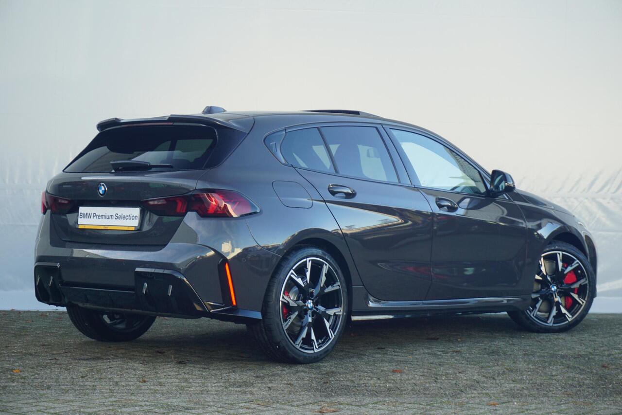BMW 1-SERIE 120 M Sportpakket Pro 19'' / Harman Kardon / Elektrisch verstelbare stoelen / Panoramadak | Ekris Selection