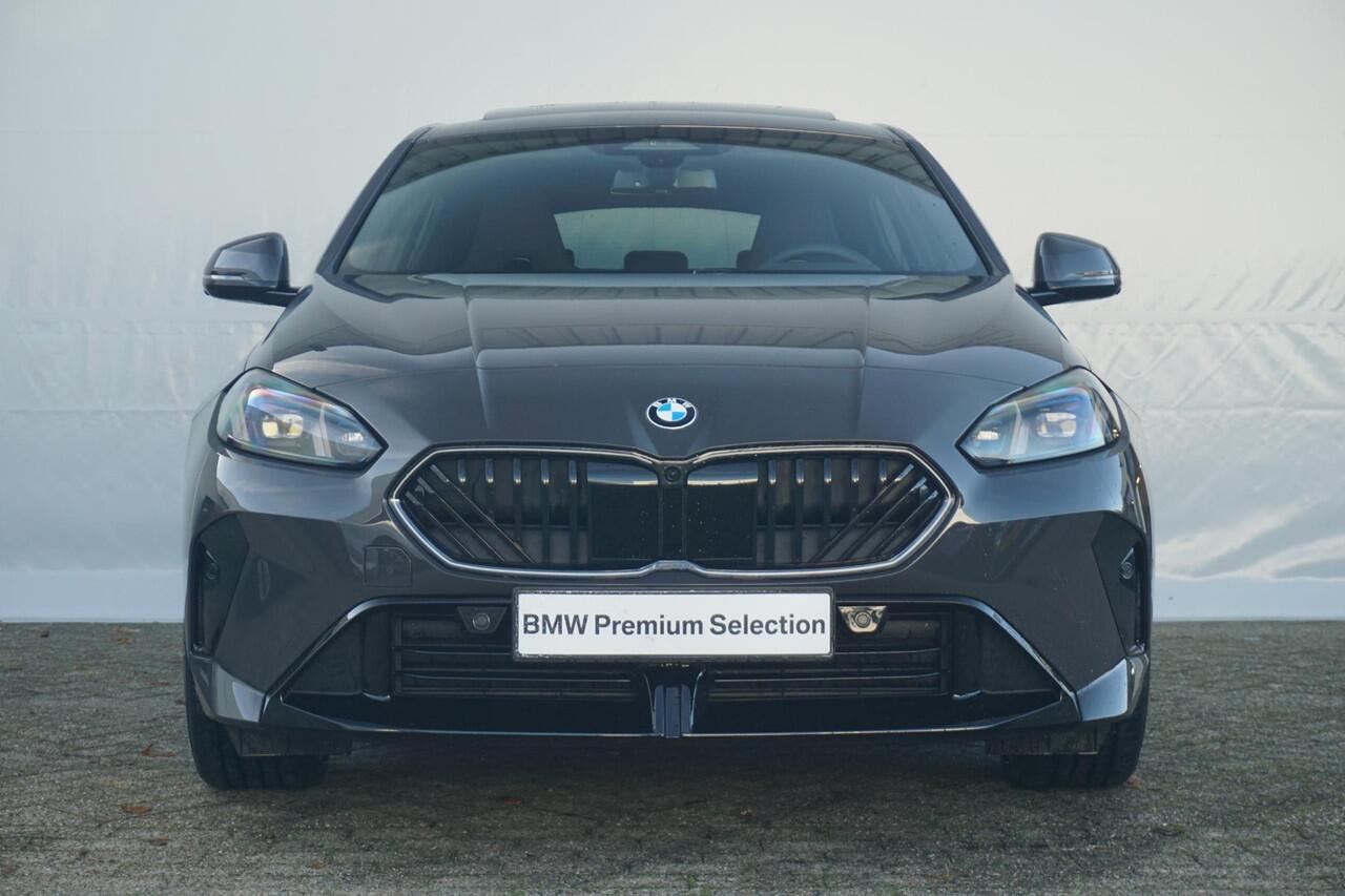 BMW 1-SERIE 120 M Sportpakket Pro 19'' / Harman Kardon / Elektrisch verstelbare stoelen / Panoramadak | Ekris Selection