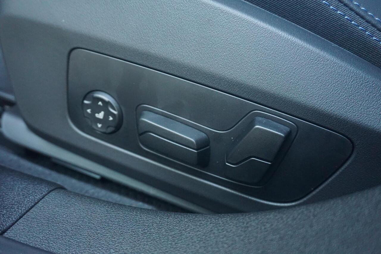 BMW 1-SERIE 120 M Sportpakket Pro 19'' / Harman Kardon / Elektrisch verstelbare stoelen / Panoramadak | Ekris Selection