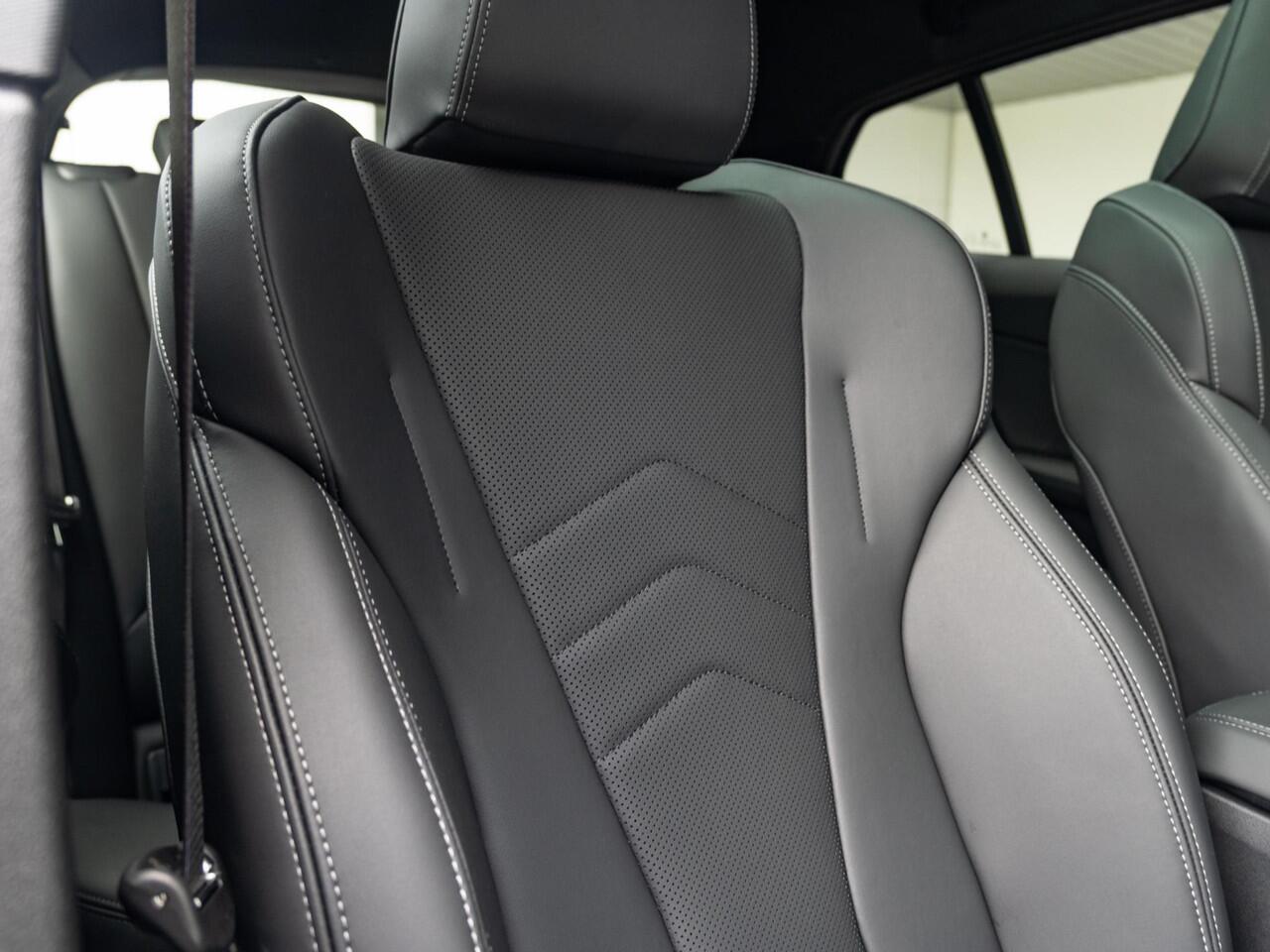 BMW 1-SERIE 120 | M Sportpakket Pro | Premium Pack | Harman-Kardon | Verwarmd Stuurwiel | Comfort Access | Achteruitrijcamera | Panoramadak | Ekris Selection